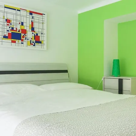 Apartment Plum Guide - Granny Smith Milan